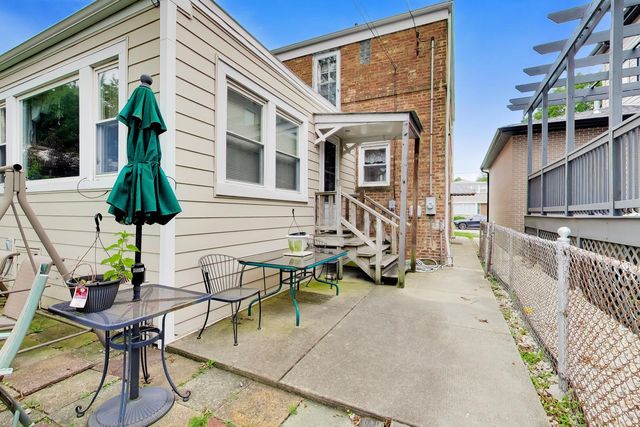 2908 W Birchwood Avenue, Chicago, IL 60645