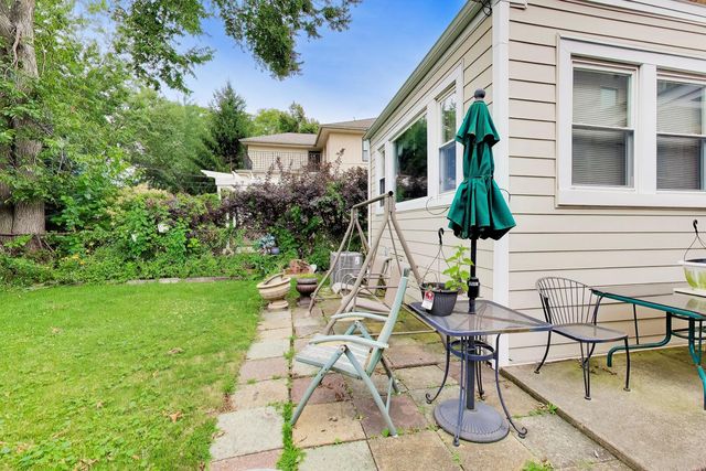 2908 W Birchwood Avenue, Chicago, IL 60645