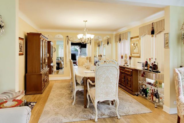 2908 W Birchwood Avenue, Chicago, IL 60645
