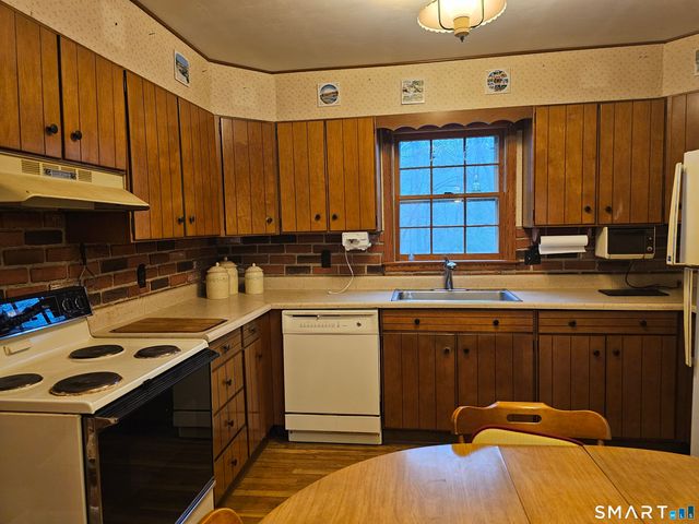 98 Hogs Back Road, Oxford, CT 06478