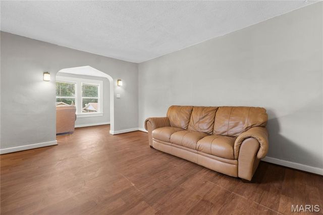 7022 Edison Avenue, St Louis, MO 63121