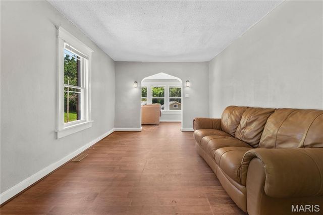 7022 Edison Avenue, St Louis, MO 63121