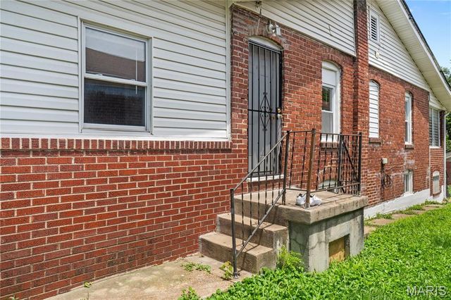 7022 Edison Avenue, St Louis, MO 63121