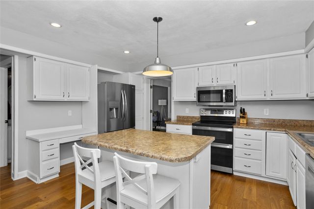 7422 Plum Drive, Urbandale, IA 50322