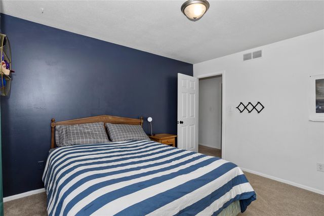 7422 Plum Drive, Urbandale, IA 50322
