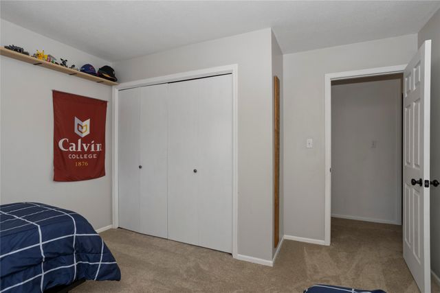 7422 Plum Drive, Urbandale, IA 50322