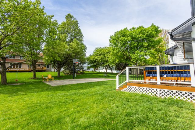 7422 Plum Drive, Urbandale, IA 50322