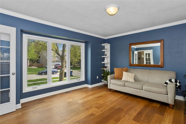 7422 Plum Drive, Urbandale, IA 50322