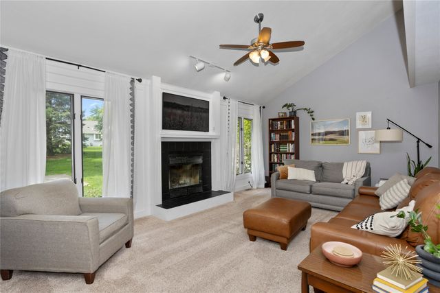7422 Plum Drive, Urbandale, IA 50322