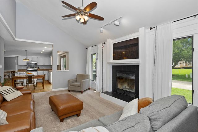 7422 Plum Drive, Urbandale, IA 50322