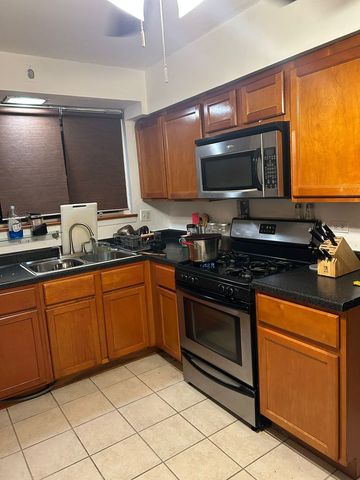 5601 W Byron Street A, Chicago, IL 60634