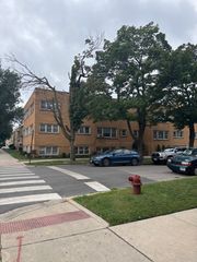 5601 W Byron Street A, Chicago, IL 60634