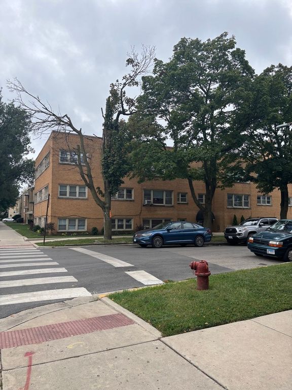5601 W Byron Street A, Chicago, IL 60634