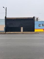 8621 W 8 Mile Road, Detroit, MI 48221