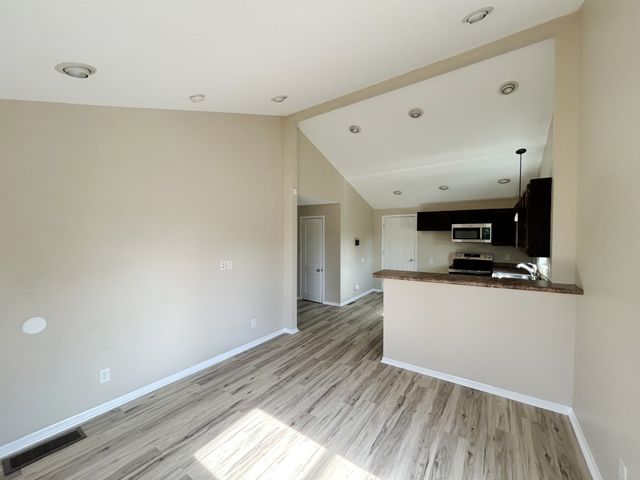 215 McKinley Avenue, Des Moines, IA 50315