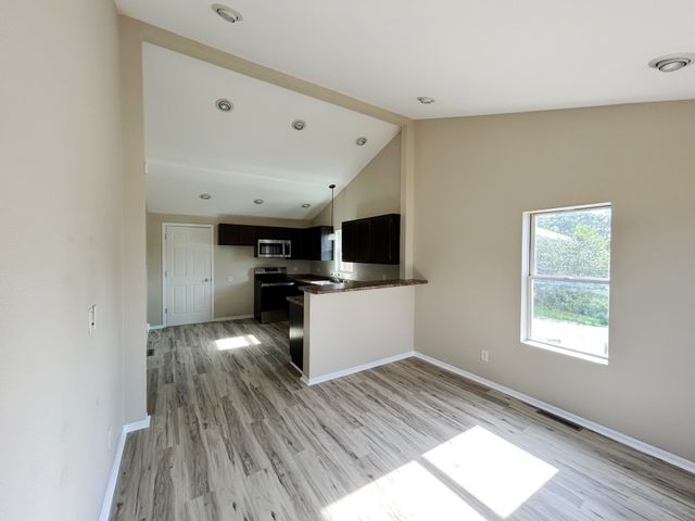 215 McKinley Avenue, Des Moines, IA 50315