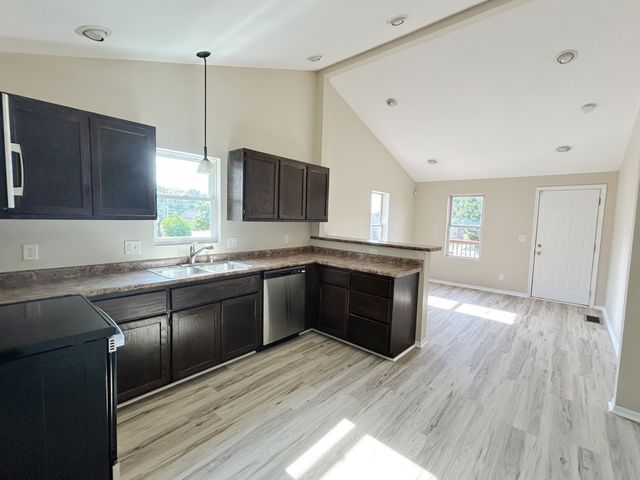 215 McKinley Avenue, Des Moines, IA 50315