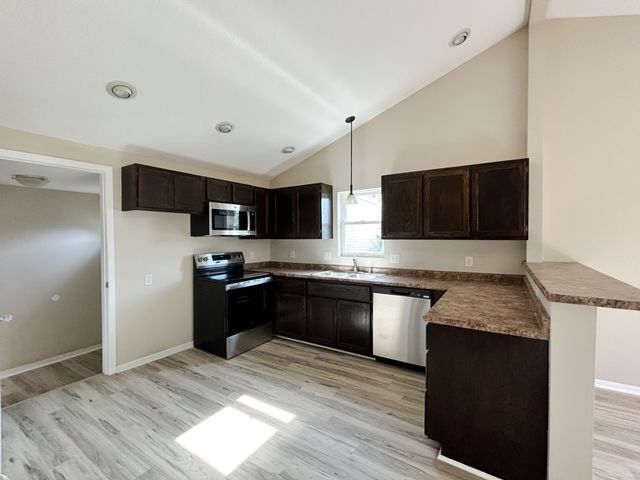 215 McKinley Avenue, Des Moines, IA 50315