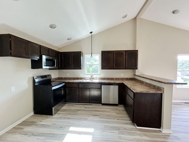 215 McKinley Avenue, Des Moines, IA 50315