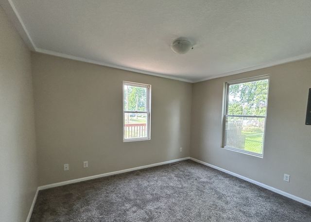 215 McKinley Avenue, Des Moines, IA 50315