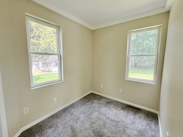 215 McKinley Avenue, Des Moines, IA 50315