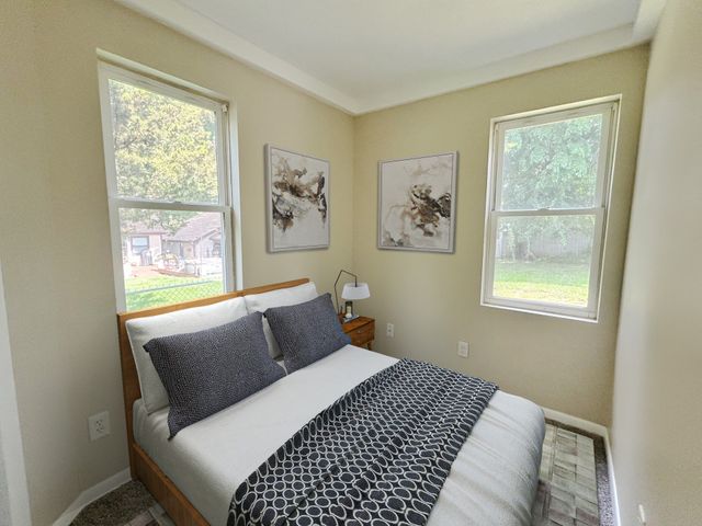 215 McKinley Avenue, Des Moines, IA 50315
