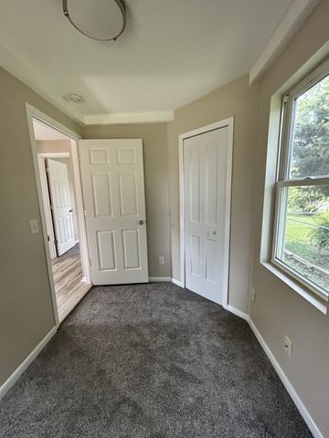 215 McKinley Avenue, Des Moines, IA 50315