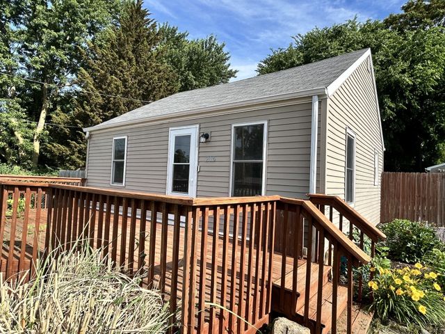 215 McKinley Avenue, Des Moines, IA 50315