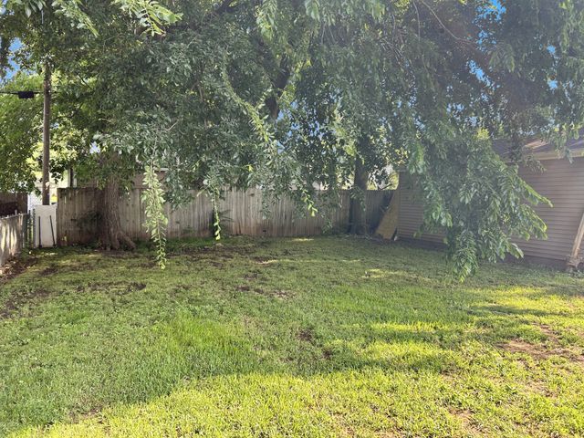 215 McKinley Avenue, Des Moines, IA 50315