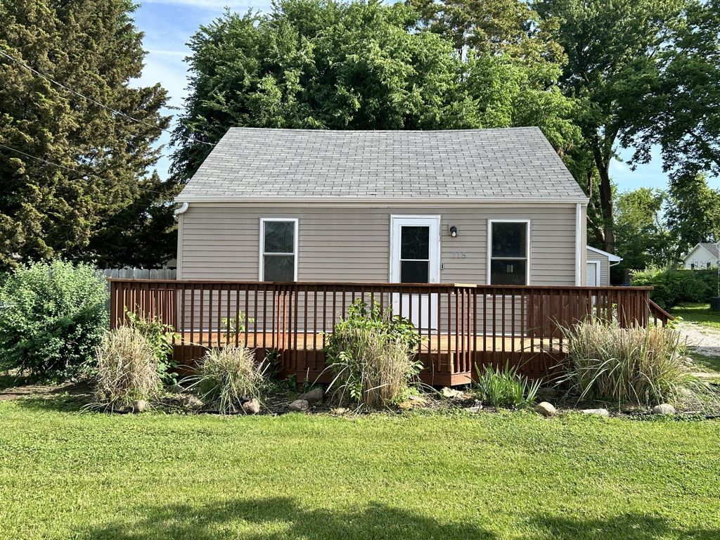 215 McKinley Avenue, Des Moines, IA 50315