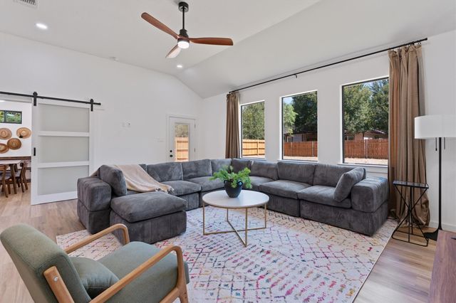 118 Waimanalo LN, Bastrop, TX 78602