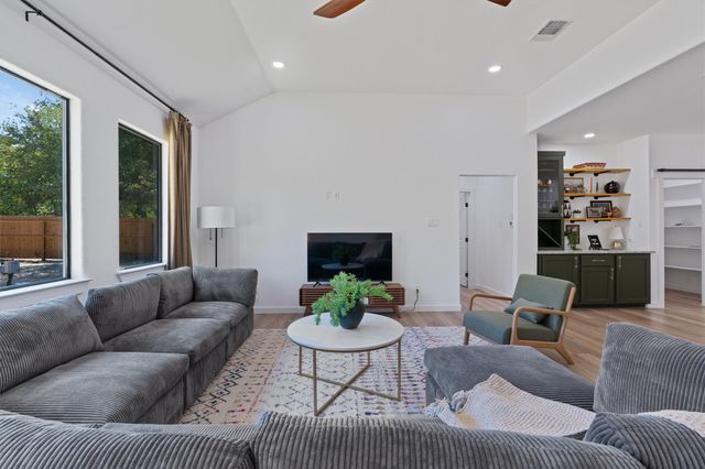 118 Waimanalo LN, Bastrop, TX 78602