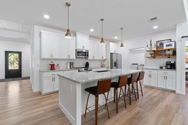 118 Waimanalo LN, Bastrop, TX 78602