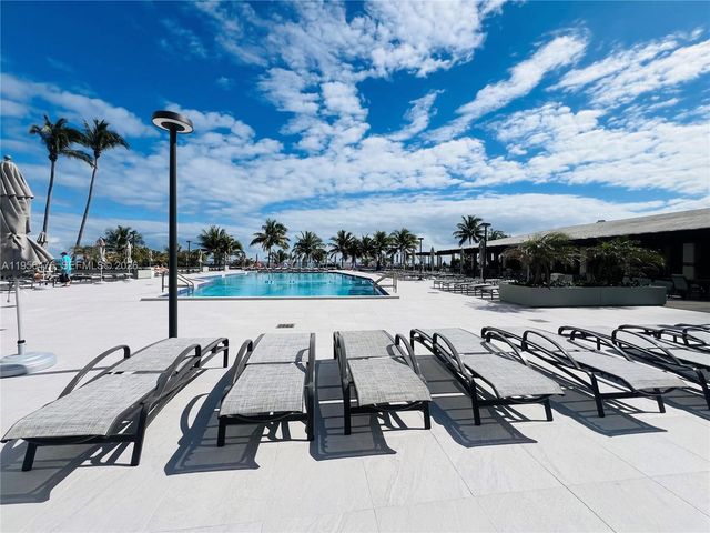 1980 S Ocean Dr 9M, Hallandale Beach, FL 33009