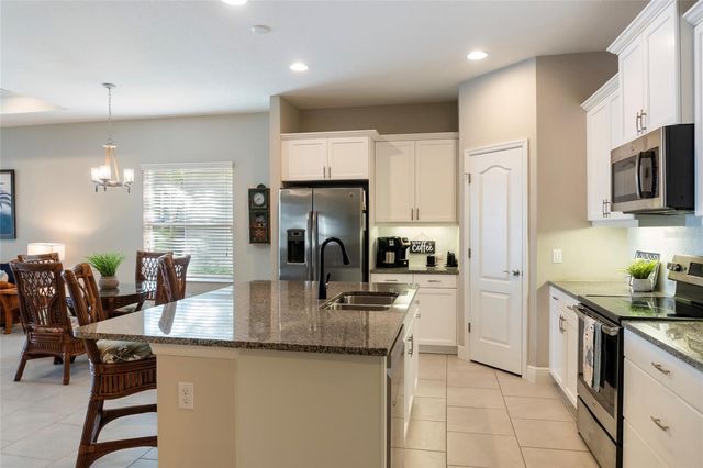 7739 RIDGELAKE CIRCLE, Bradenton, FL 34203