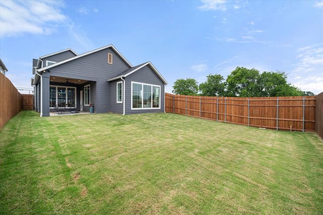 204 N Pine Street, Roanoke, TX 76262