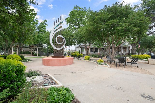 204 N Pine Street, Roanoke, TX 76262