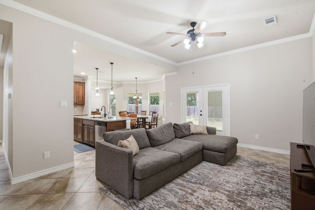 2013 Lindentree Drive, Weatherford, TX 76086