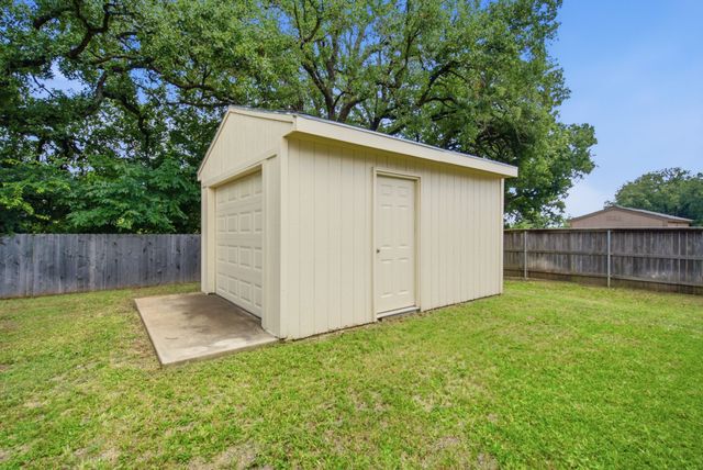 2013 Lindentree Drive, Weatherford, TX 76086