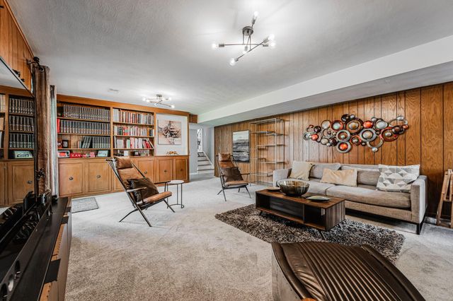 2680 Mitzi Drive, Columbus, OH 43209