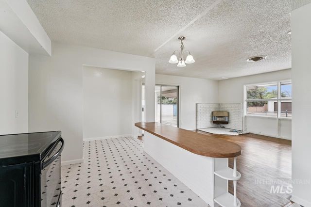 121 Palo Alto Dr, Caldwell, ID 83605