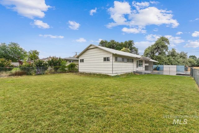 121 Palo Alto Dr, Caldwell, ID 83605