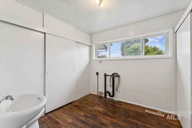 121 Palo Alto Dr, Caldwell, ID 83605
