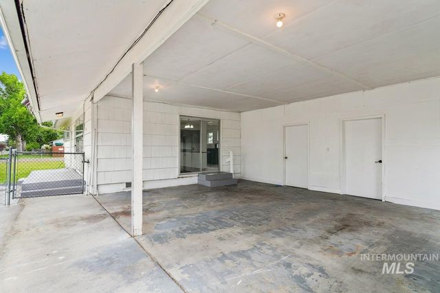 121 Palo Alto Dr, Caldwell, ID 83605