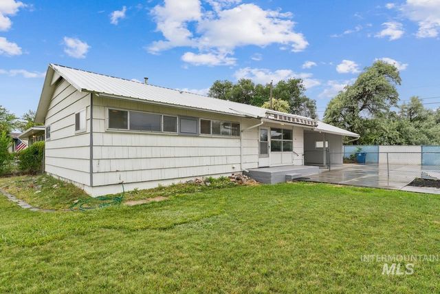 121 Palo Alto Dr, Caldwell, ID 83605