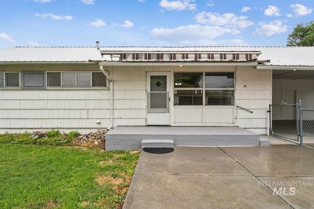 121 Palo Alto Dr, Caldwell, ID 83605