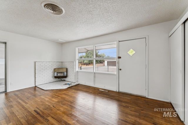 121 Palo Alto Dr, Caldwell, ID 83605