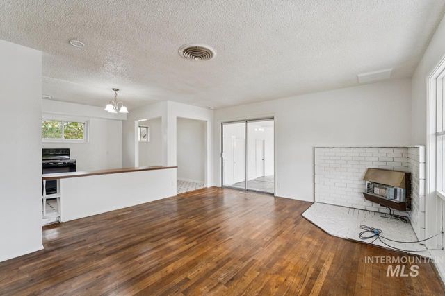 121 Palo Alto Dr, Caldwell, ID 83605