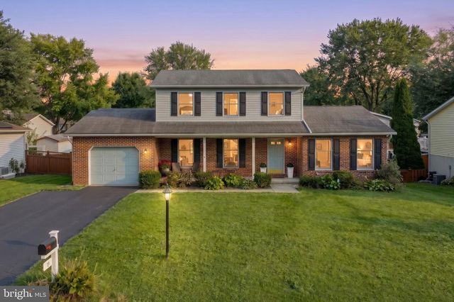 19 GARDEN LN, Hanover, PA 17331
