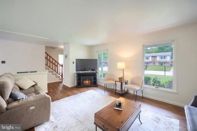 19 GARDEN LN, Hanover, PA 17331